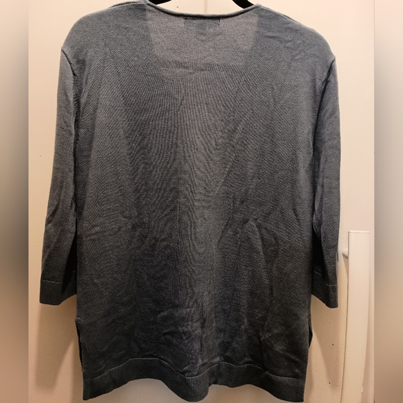 Banana Republic, 3/4 sleeve, V neck sweater. Size medium - Picture 3 of 3